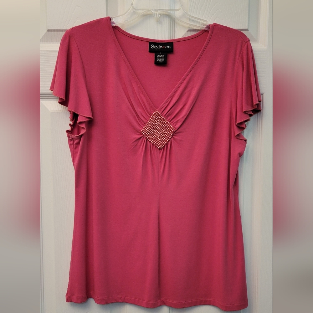 Style & Co. short sleeved stretch top, romantic flutter sleeves, sz large
